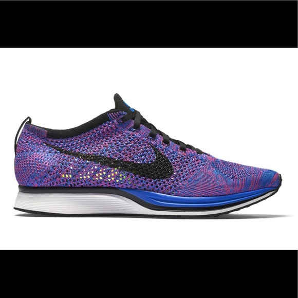 - Nike fly knit Racer -used but look new
